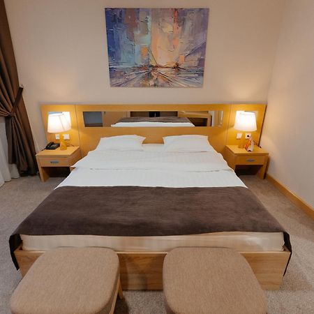 Alau Hotel Астана Екстериор снимка