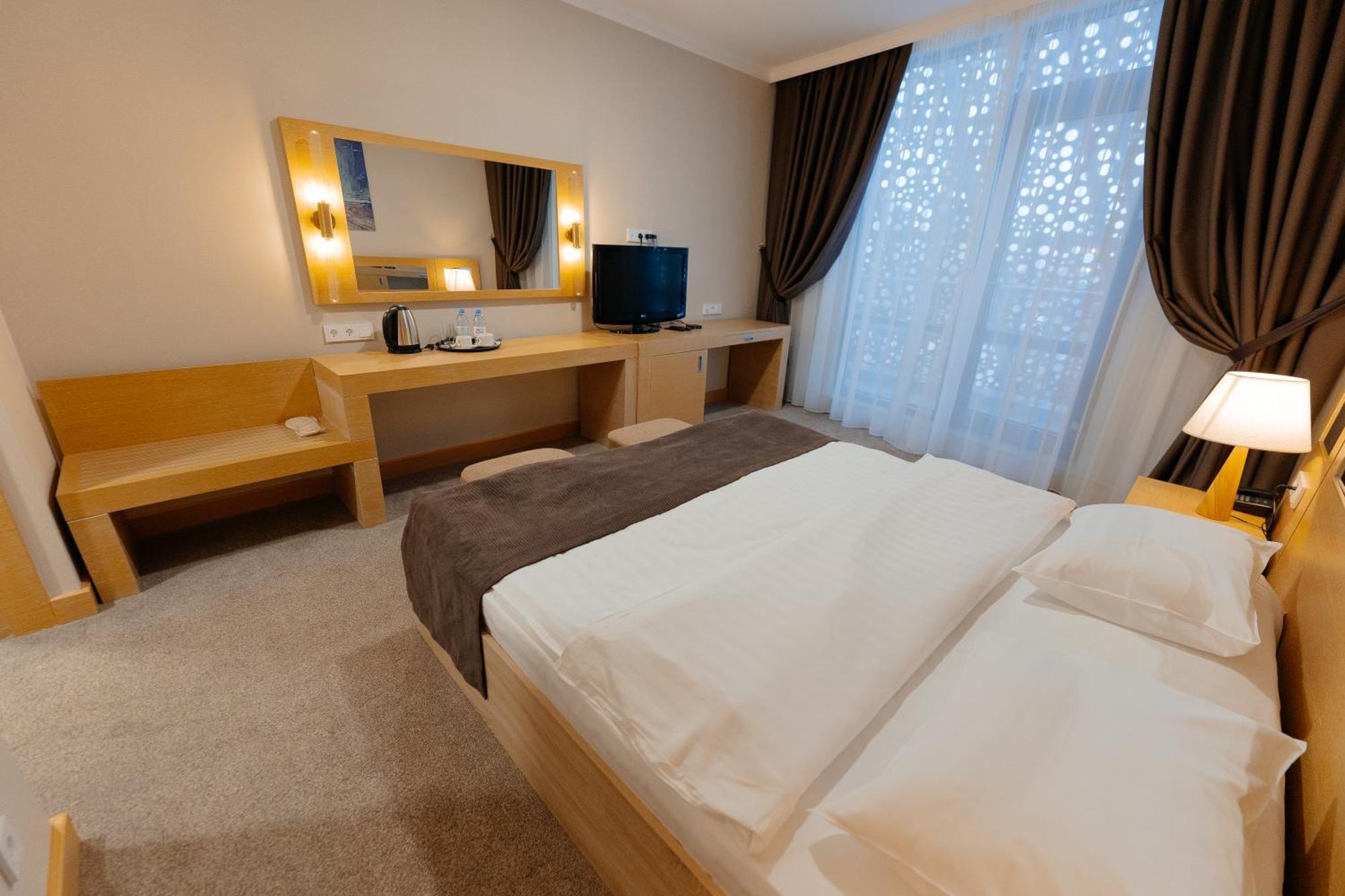Alau Hotel Астана Екстериор снимка