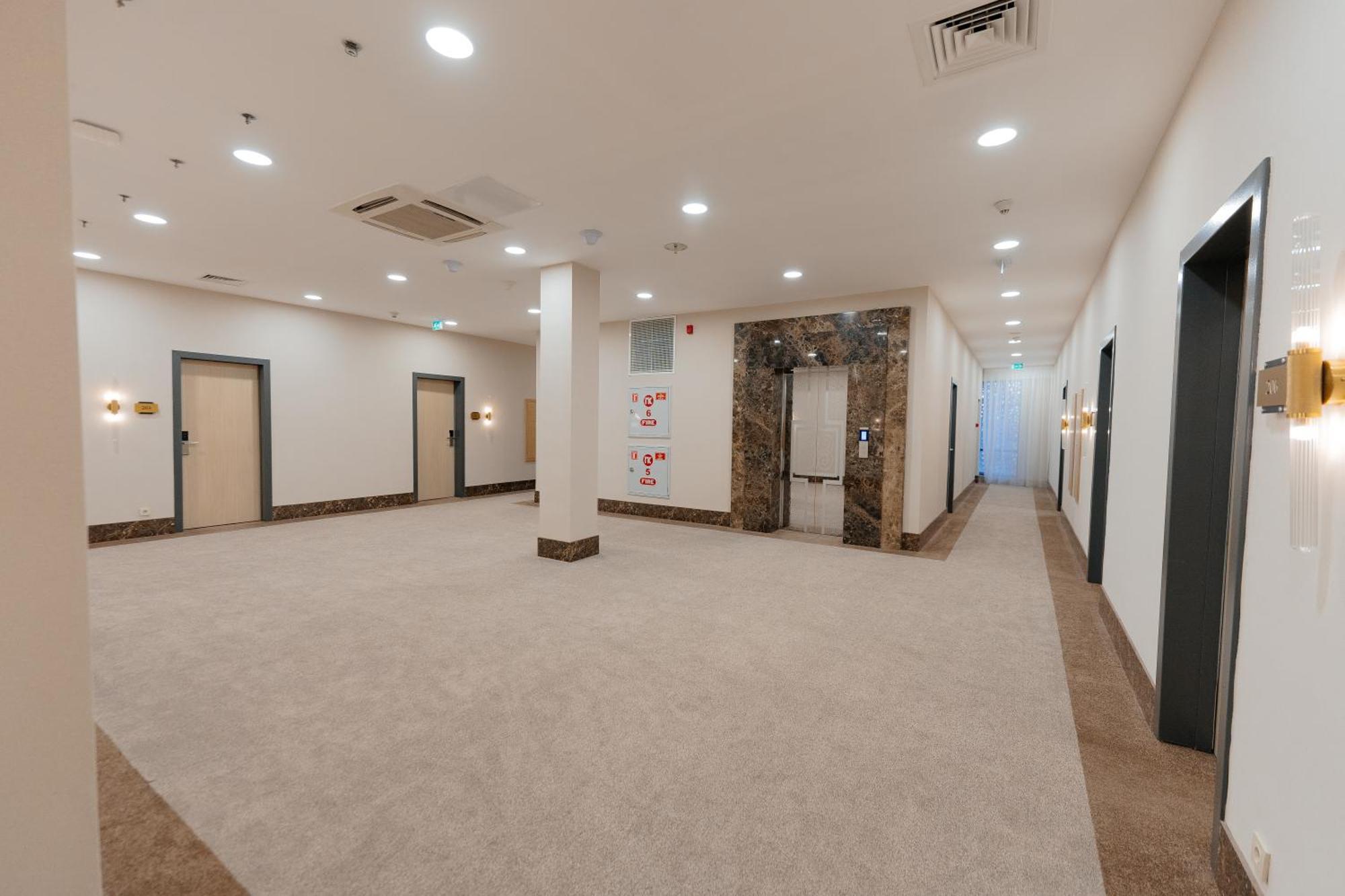 Alau Hotel Астана Екстериор снимка
