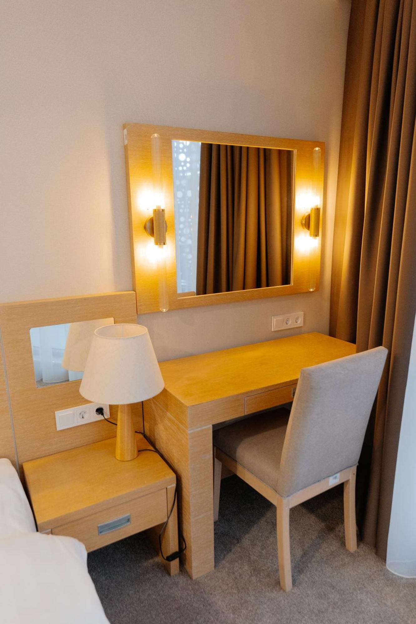 Alau Hotel Астана Екстериор снимка