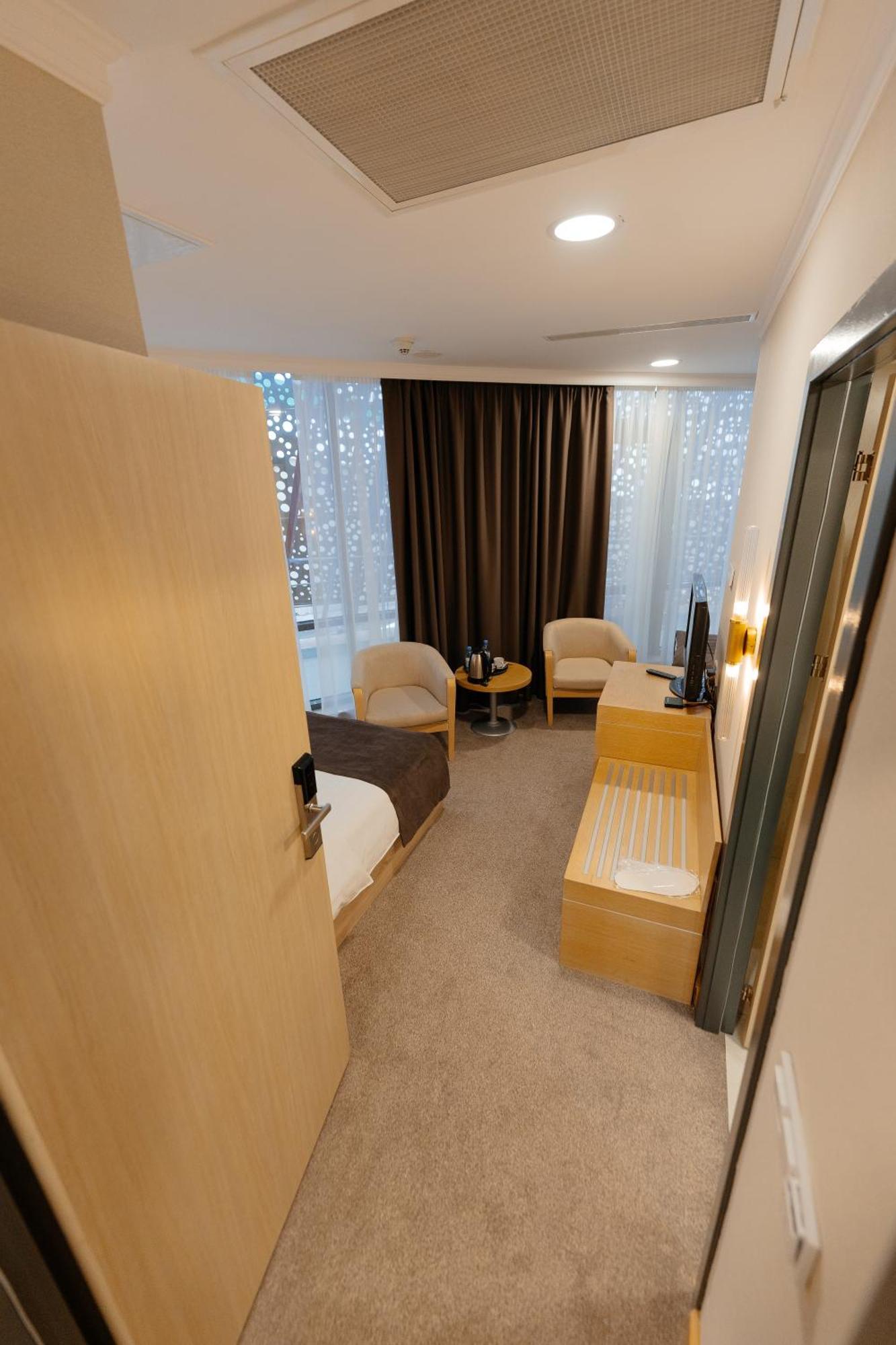 Alau Hotel Астана Екстериор снимка