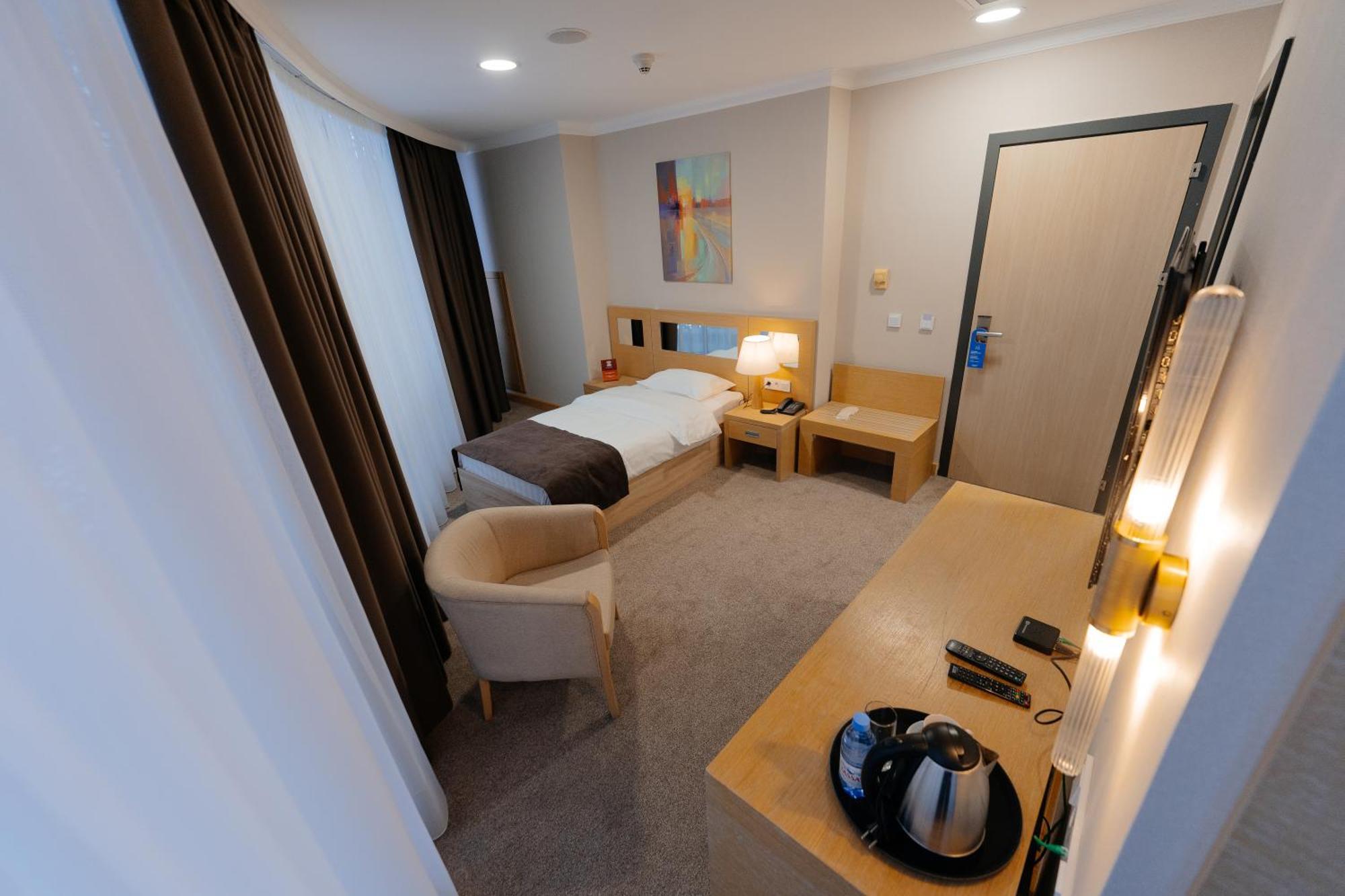 Alau Hotel Астана Екстериор снимка