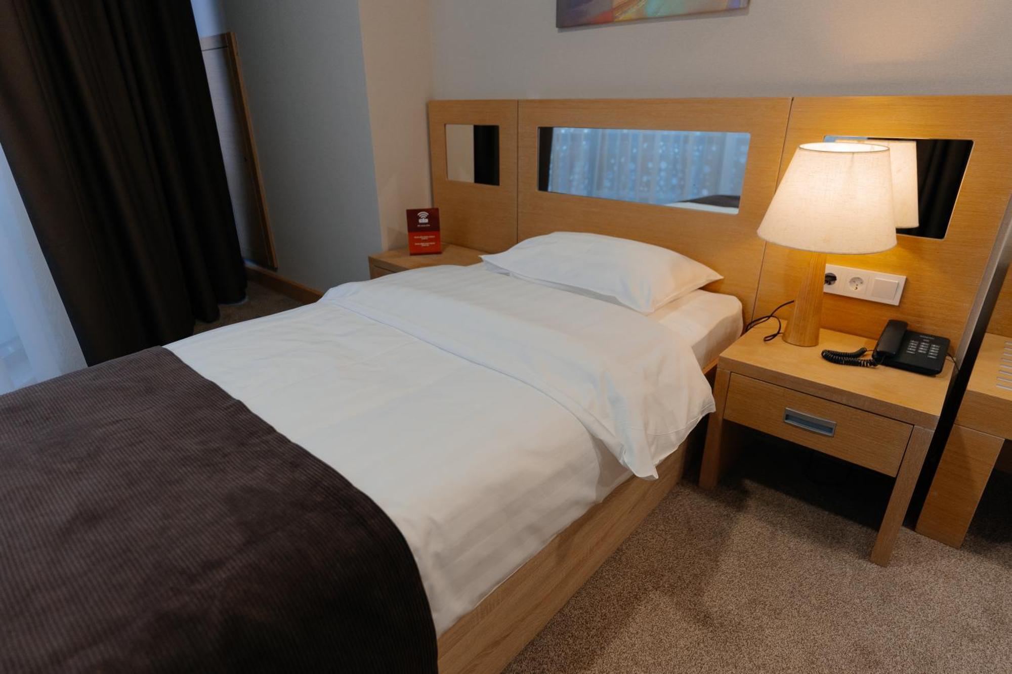 Alau Hotel Астана Екстериор снимка