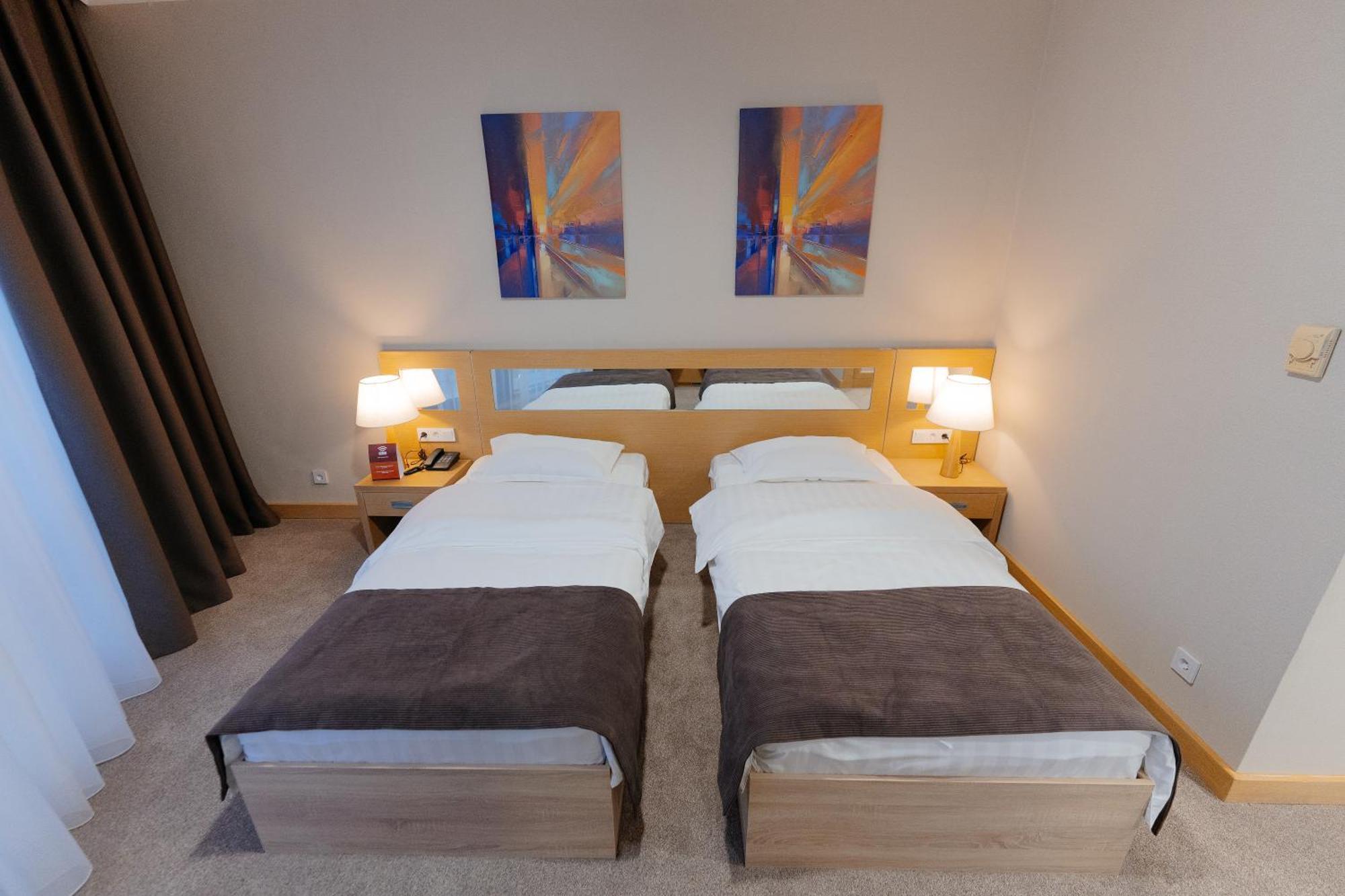 Alau Hotel Астана Екстериор снимка