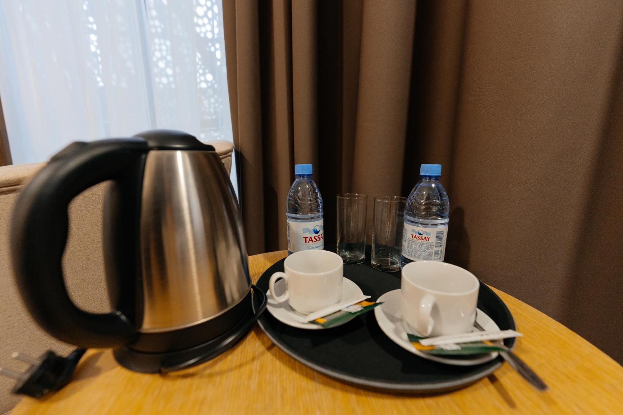 Alau Hotel Астана Екстериор снимка