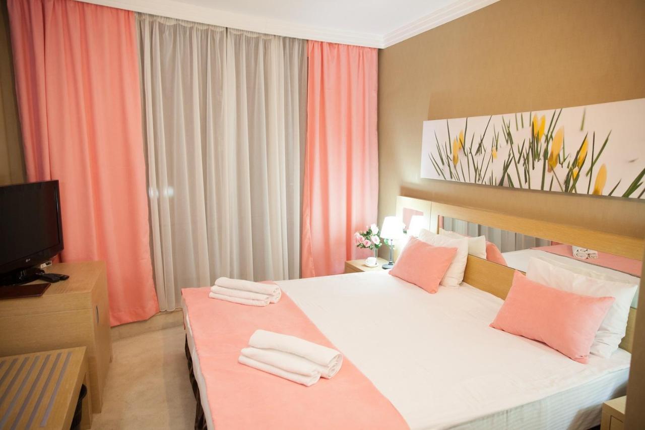 Alau Hotel Астана Екстериор снимка