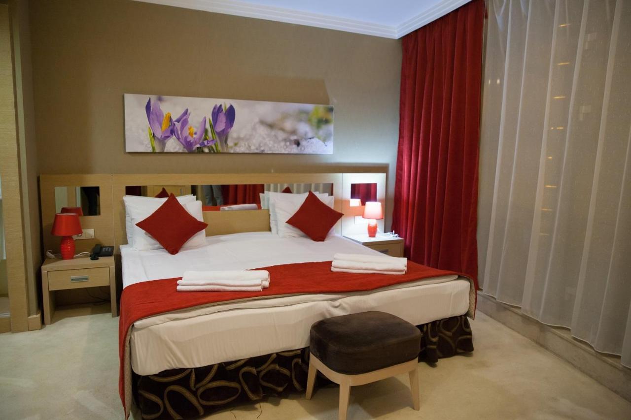 Alau Hotel Астана Екстериор снимка