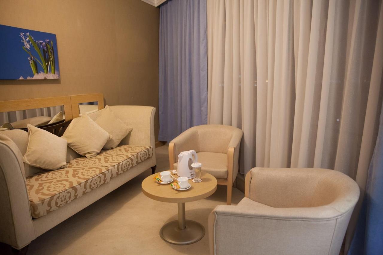 Alau Hotel Астана Екстериор снимка