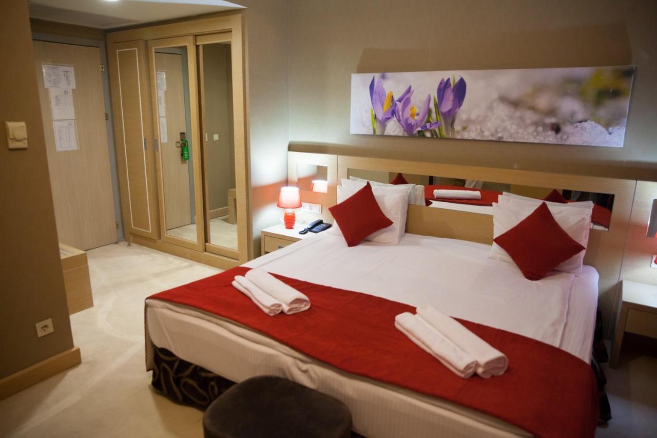 Alau Hotel Астана Екстериор снимка